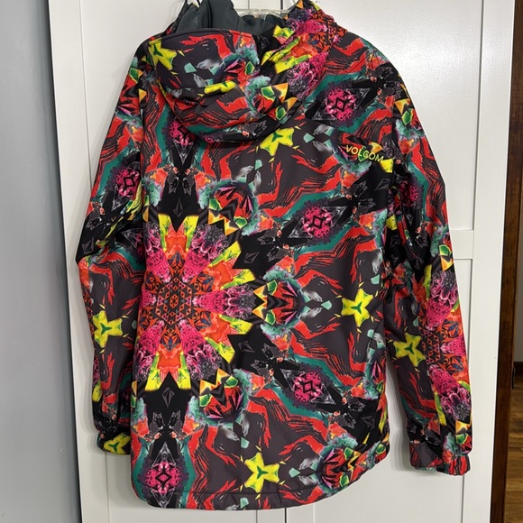 Junior Ski Jacket (Volcom) and Pants (Underarmour) - Picture 4 of 14